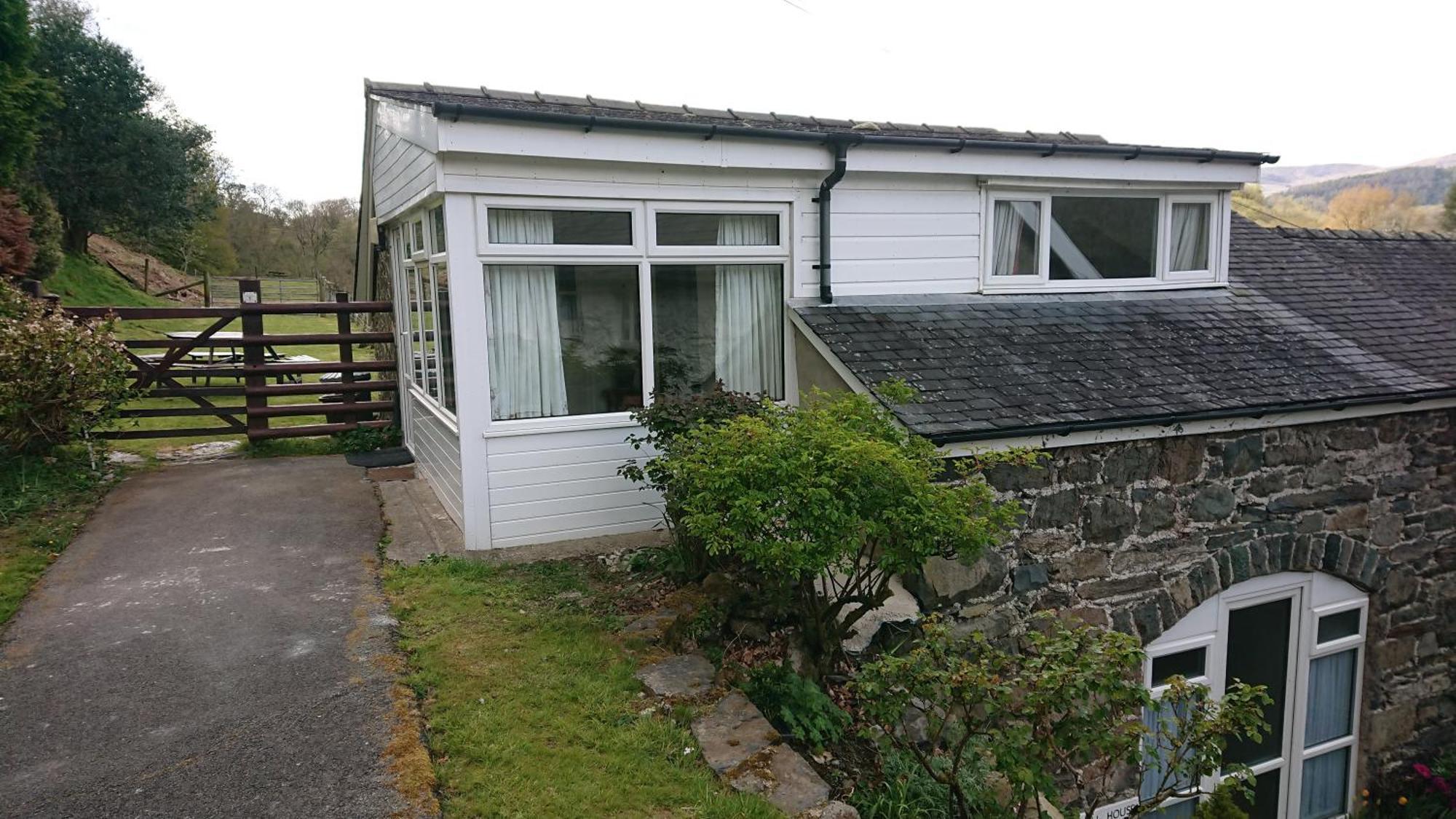 Abergwynant Farm Glamping & Apartments Долгеллау Экстерьер фото